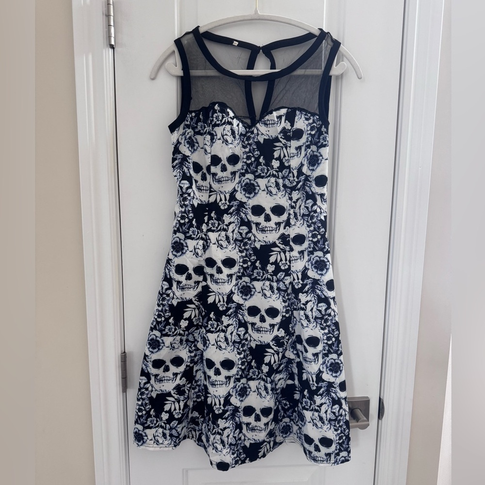 Black White Skull Floral Pattern Dress S
Gothabilly Alternative Goth Tattoo Art